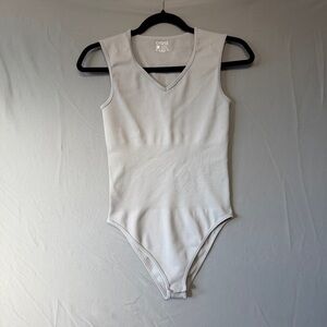 OQQ Womens Ribbed Bodysuit Size Large Grey V Neck Sleeveless Snaps Stretch Basic